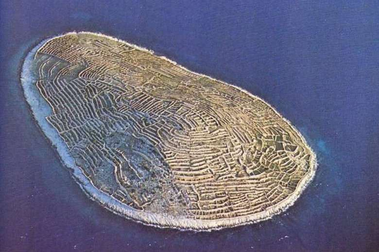 Тайните на малкия остров, който прилича на отпечатък на палец СНИМКИ