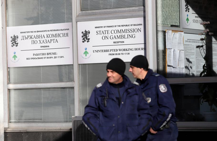 Решават съдбата на бившия шеф на Комисията по хазарта, обвинен, че е осигурявал чадър над Божков