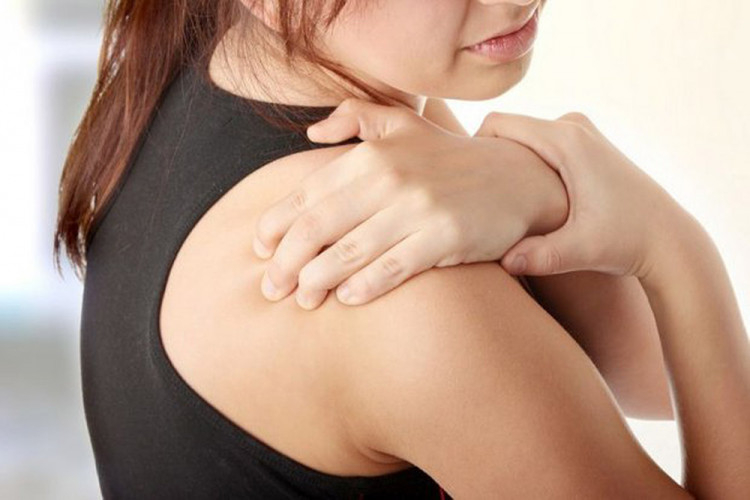 Нетърпими болки при замръзнало рамо и как се лекуват 