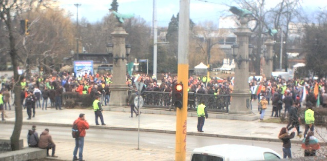 Напрежението расте: Протестиращите блокираха Орлов мост, движението е спряно
