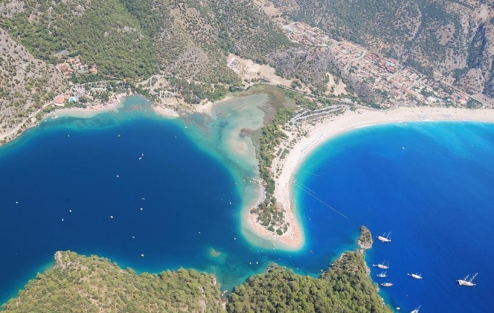 Очарователни турски курорти, които не се пукат по шевовете засега