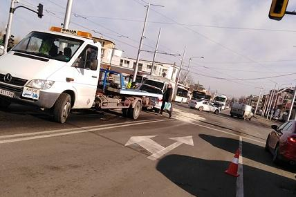 Зверски удар между две коли на булевард в София СНИМКИ 