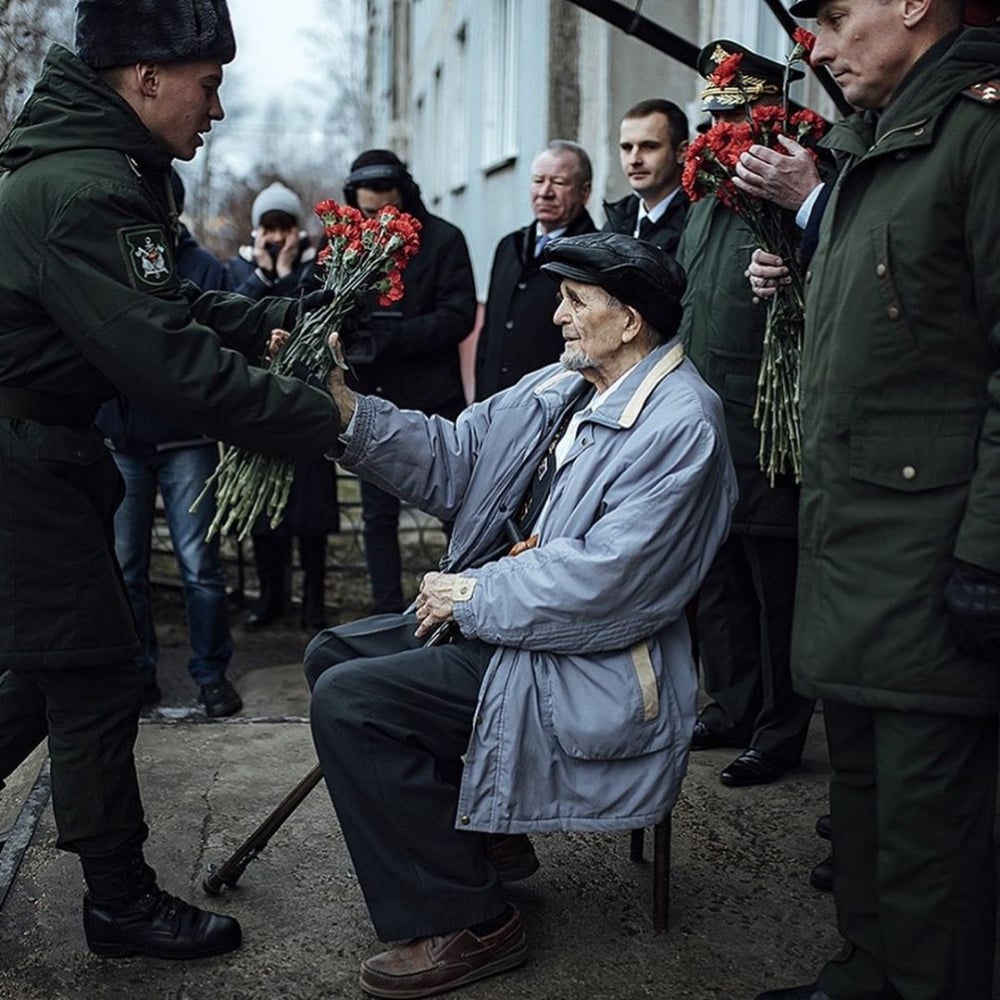 Военен парад само заради един човек? Може, ако е като този герой СНИМКИ 