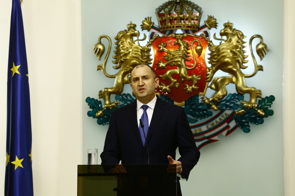 Президентът Радев призова за оставка на правителството и главния прокурор  ВИДЕО