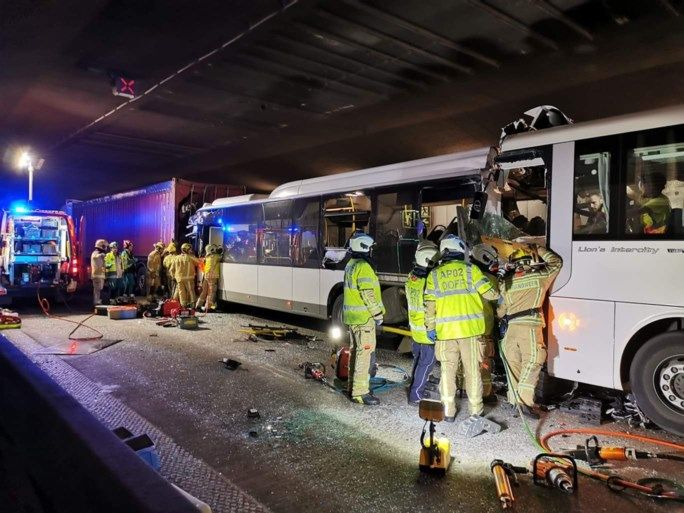 49 ранени и загинал при адско верижно меле в тунел край Антверпен ВИДЕО
