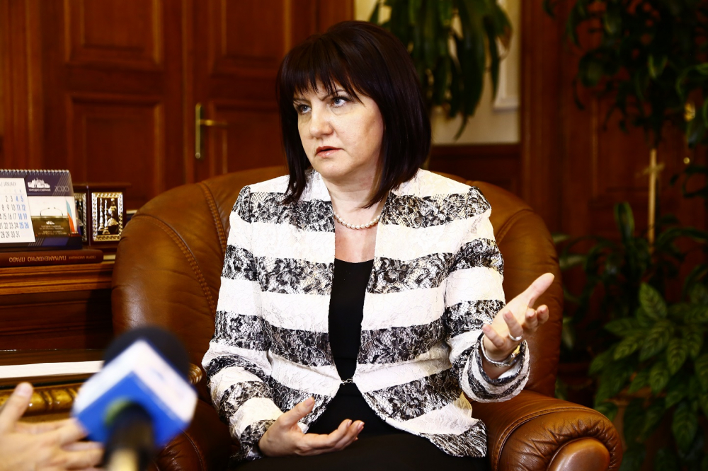 Караянчева: Машинното гласуване ще затрудни изключително много българските граждани