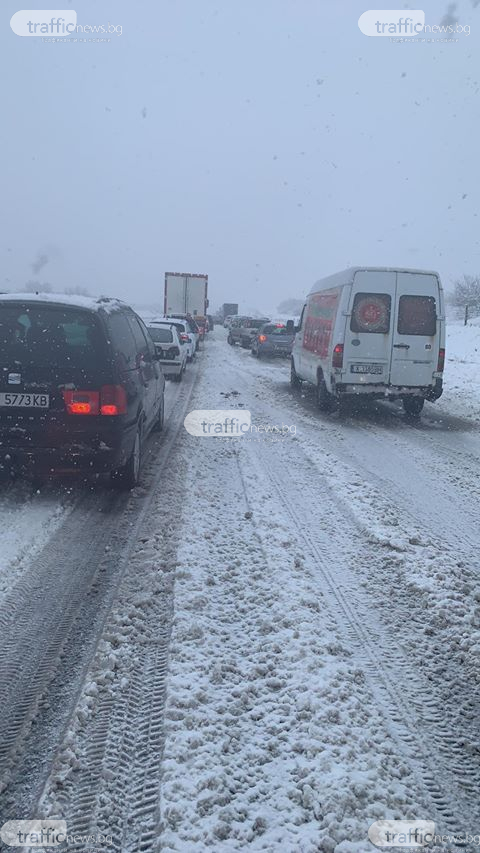 Снегът парализира България, към "Маказа" е най страшно СНИМКИ