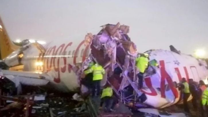 Расте броят на загиналите от разцепването на Boeing 737-800 в Истанбул