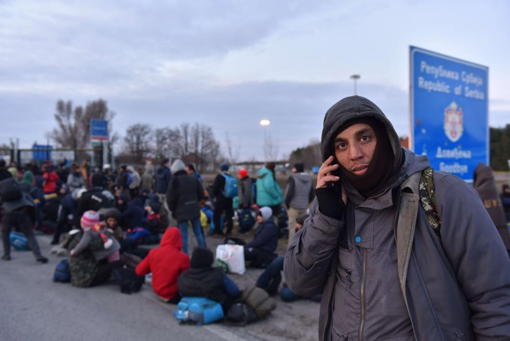 Хърватската полиция жигосва бежанците! Сензационна СНИМКА