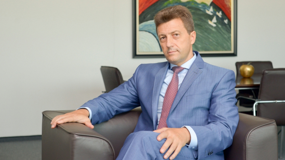 Банков шеф изреди плюсовете и минусите за обикновените българи от преминаване към еврото