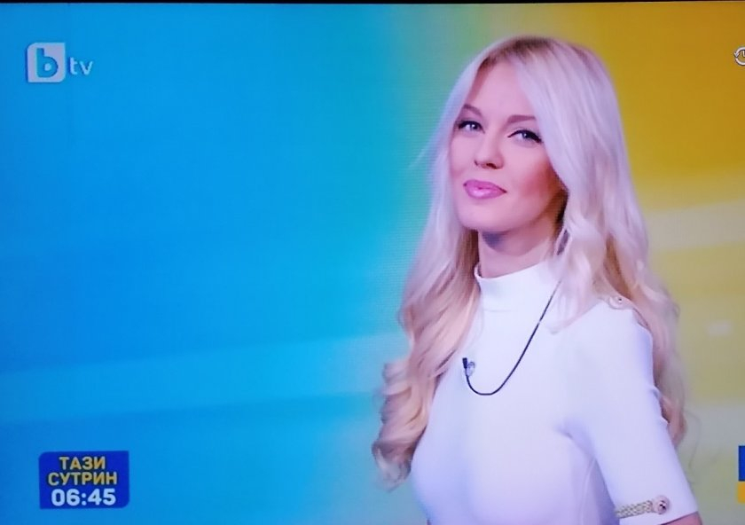 Натали Трифонова пак изчерви ефира с голота СНИМКИ