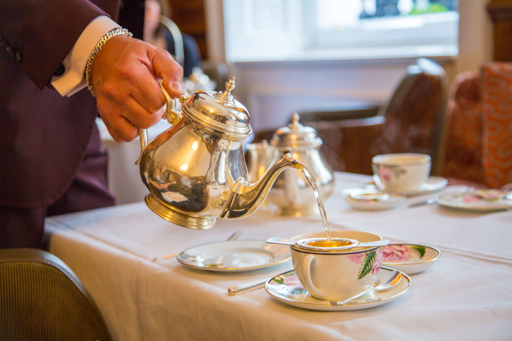Защо 1 чай в хотел Ritz в Лондон струва 60 паунда
