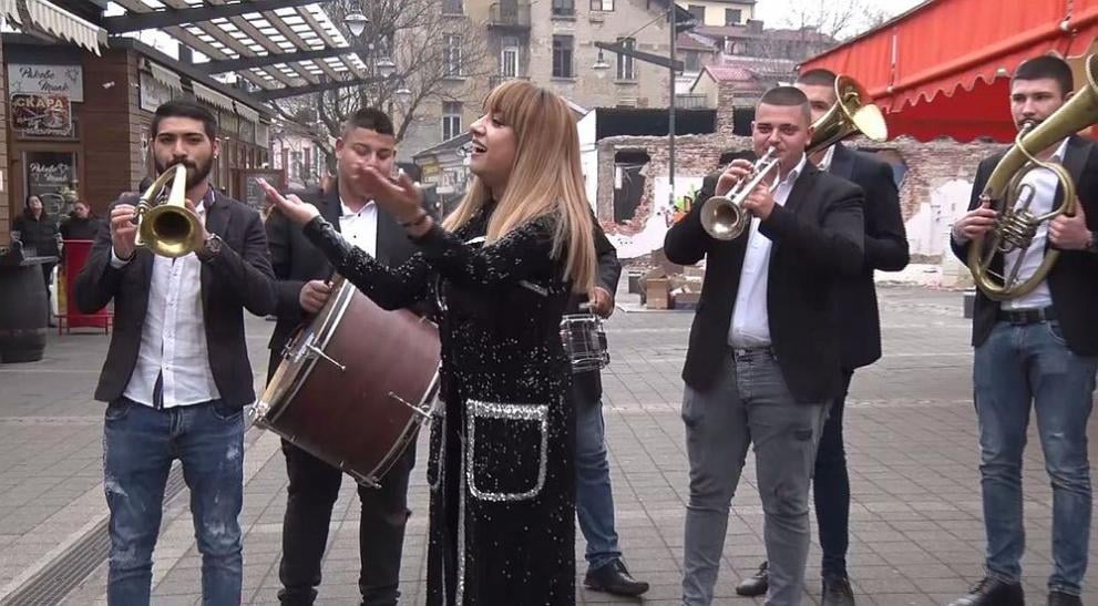 Пазаруване с оркестър, сълзи, бурни емоции и забавление в „Черешката на тортата“