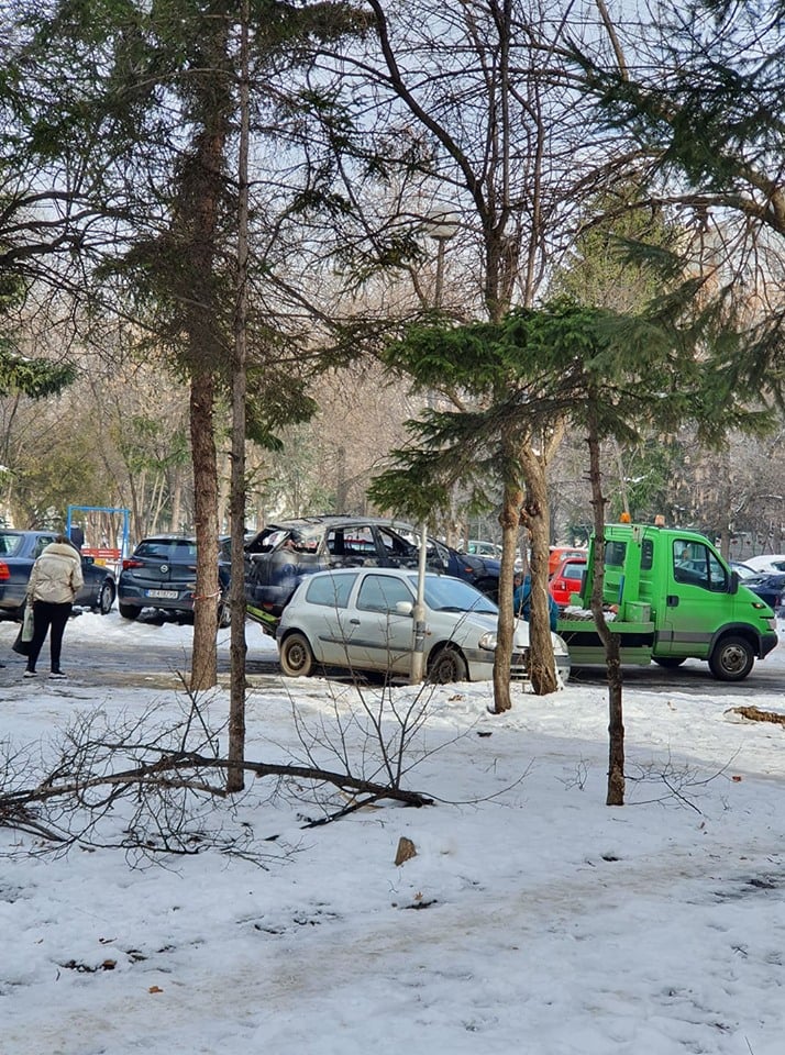 Първо в БЛИЦ: С тази кола ли са избягали бандитите, обрали банка в София СНИМКИ