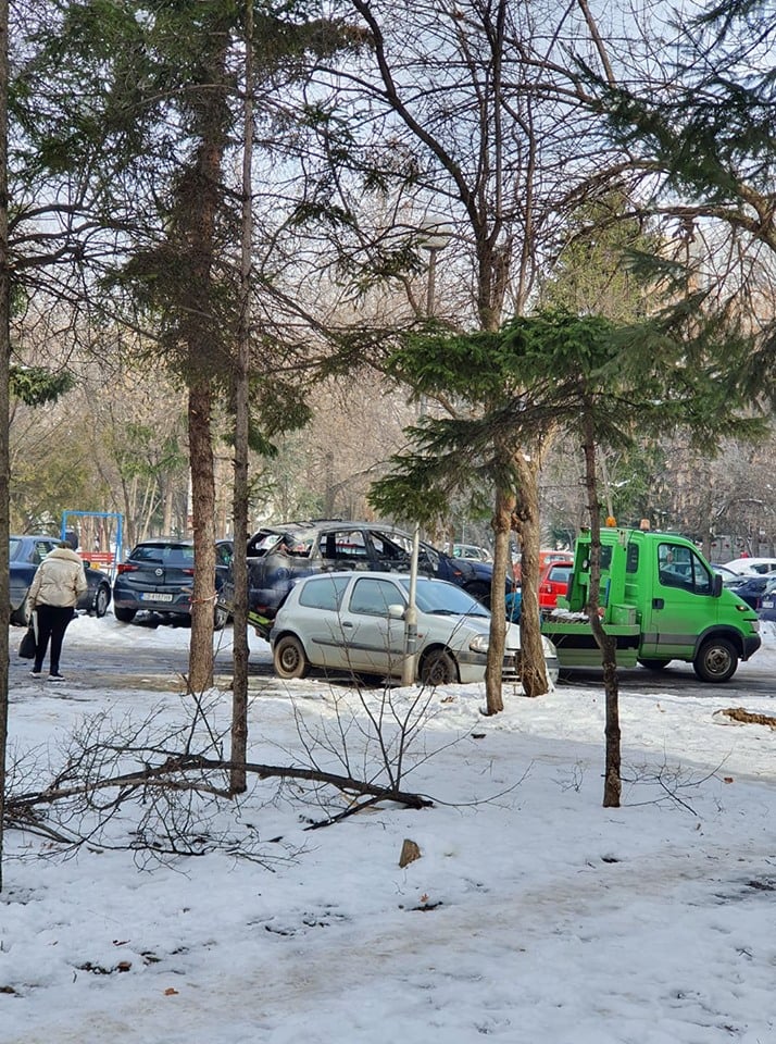 Първо в БЛИЦ: С тази кола ли са избягали бандитите, обрали банка в София СНИМКИ