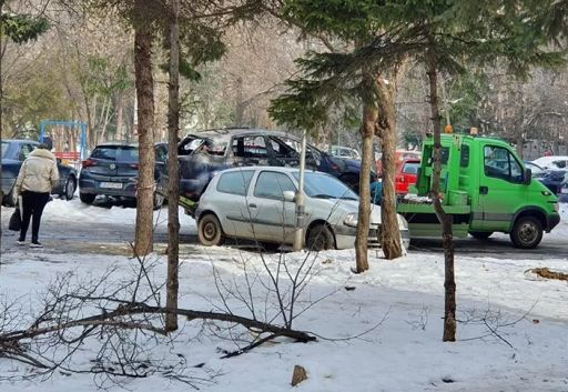 Първо в БЛИЦ: С тази кола ли са избягали бандитите, обрали банка в София СНИМКИ