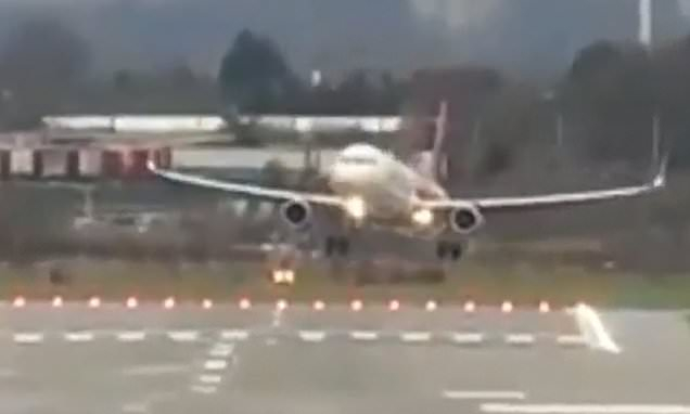 ВИДЕО запечата кошмарното кацане на самолет заради бурята Киара