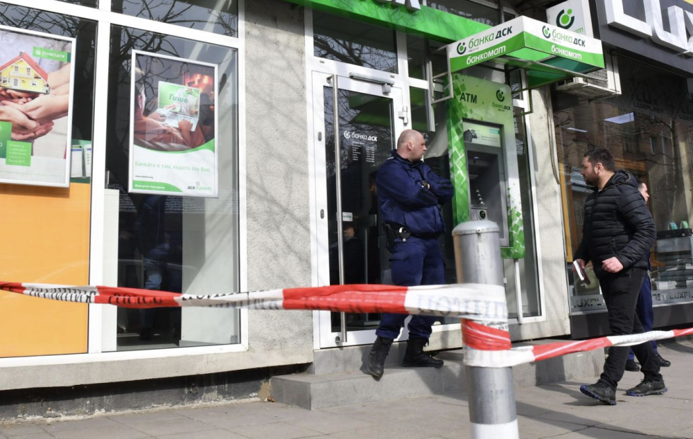 Разследващи с горещи разкрития за апаша, ударил банков клон в София 