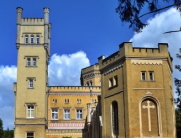 Замъкът в Полша, където се ширят бивши проститутки