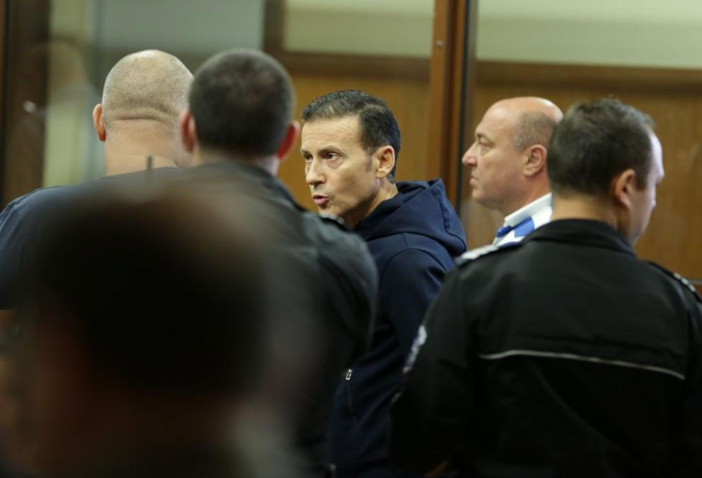 Пародия: Съдът разреши на Миню Стайков да се лекува в Швейцария, имал температура 