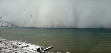 Страховито ВИДЕО: Бурята „Киара“ връхлетя Бискайския залив