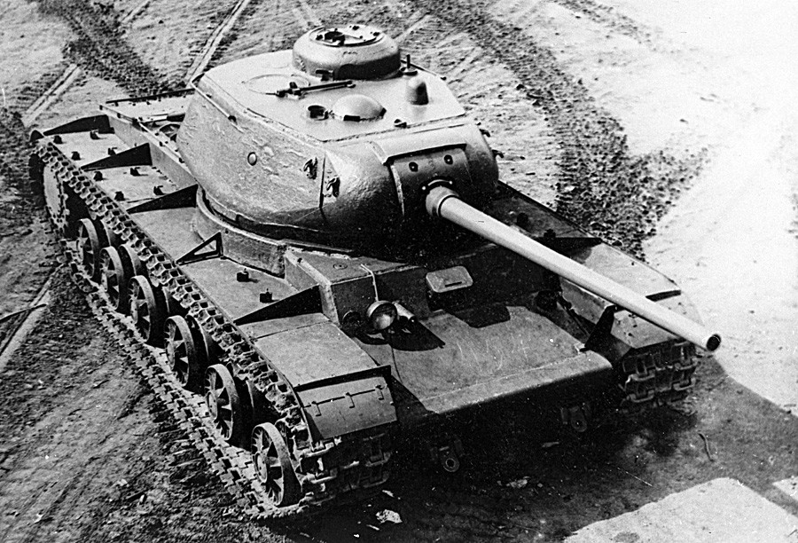 Как един "руски чудовищен" танк ужасява нацистите?
