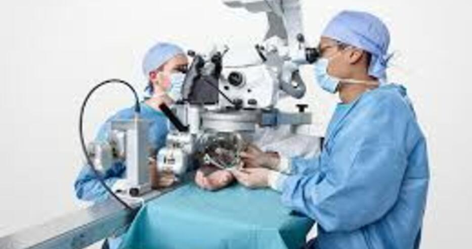 Робот извърши първите микрохирургични операции
