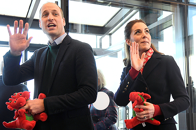 Кейт Мидълтън и принц Уилям се оттеглят от кралските си задължения СНИМКИ