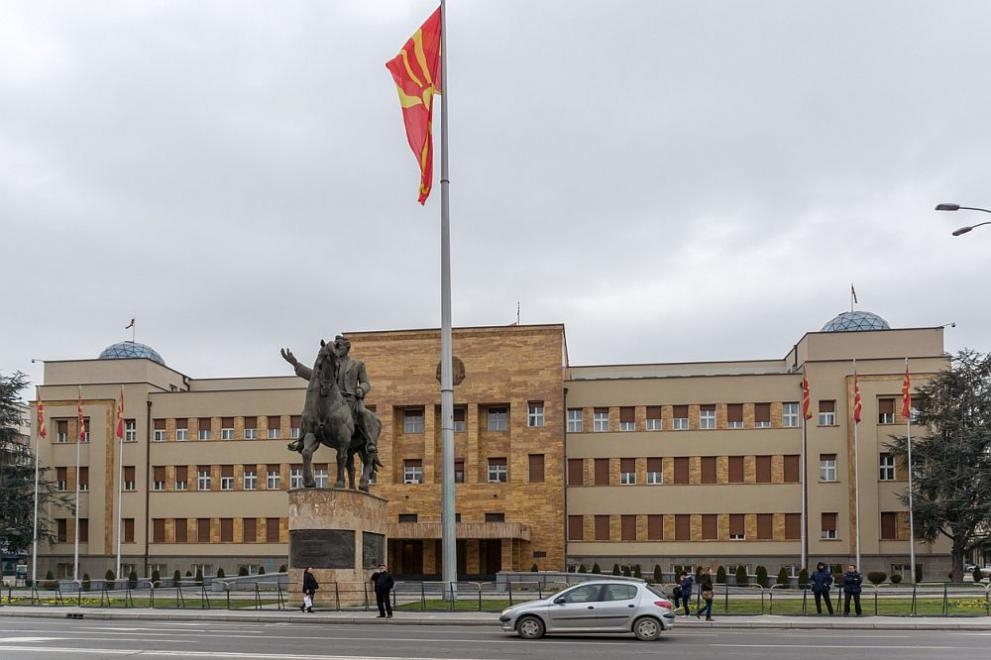 На скандално заседание парламентът на Северна Македония се саморазпусна 