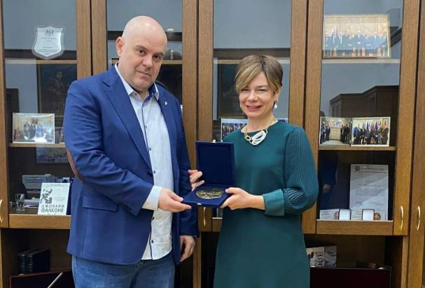 Главният прокурор Иван Гешев се срещна с посланичката на Турция Айлин Секизкьок СНИМКА