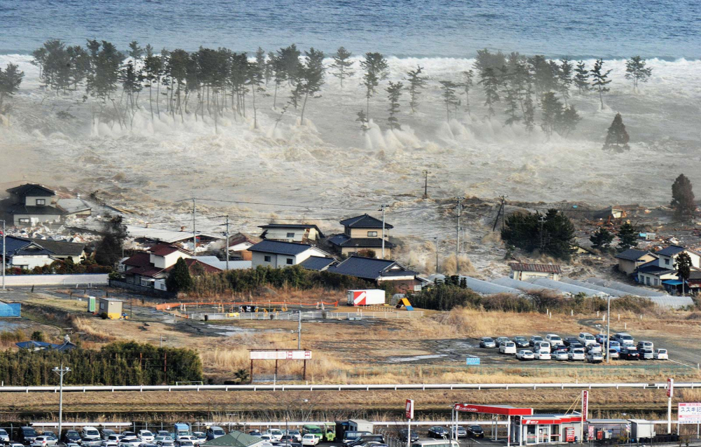 Страшно и непоказвано ВИДЕО от адския трус и цунами, ударили Япония през 2011 г.