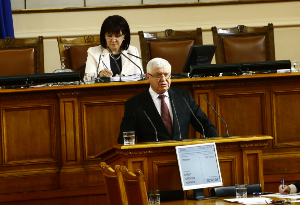 Министрите Маринов и Ананиев с извънредни новини за коронавируса в България СНИМКИ
