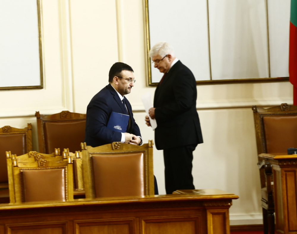 Министрите Маринов и Ананиев с извънредни новини за коронавируса в България СНИМКИ