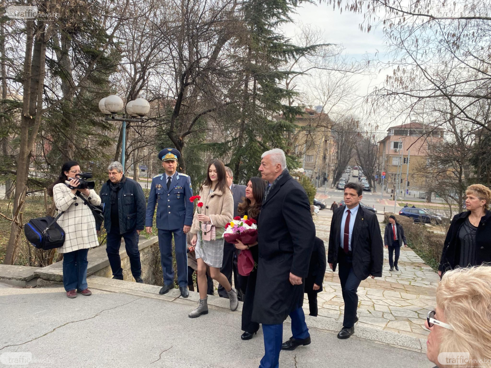 Херо Мустафа почете паметта на Апостола в Пловдив ВИДЕО
