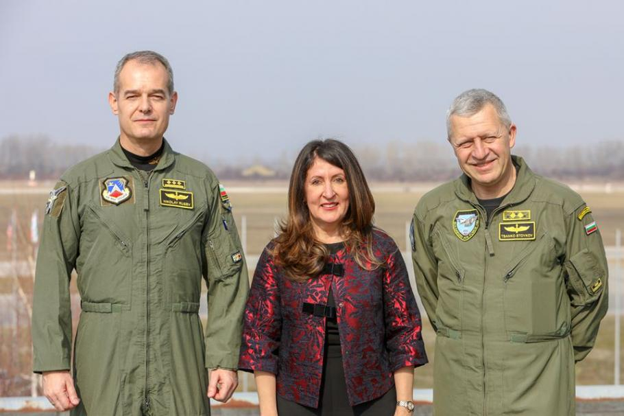 Херо Мустафа посети бъдещия дом на българските F-16 СНИМКИ