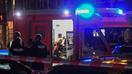 Касапница с поне 8 убити от неизвестен стрелец в град до Франкфурт ВИДЕО