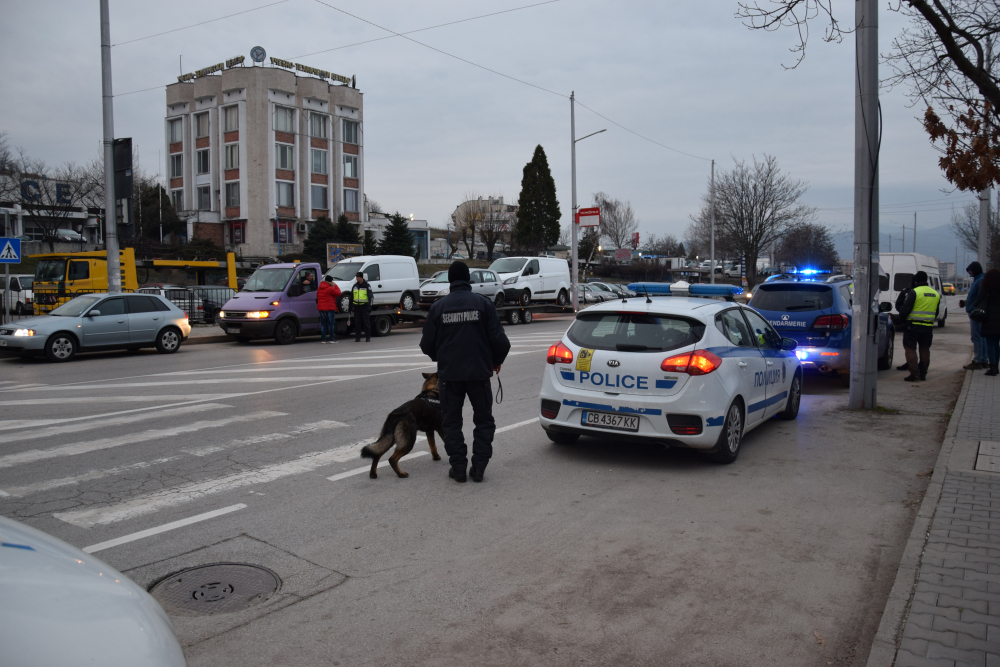 Арести след спецоперация в София СНИМКИ