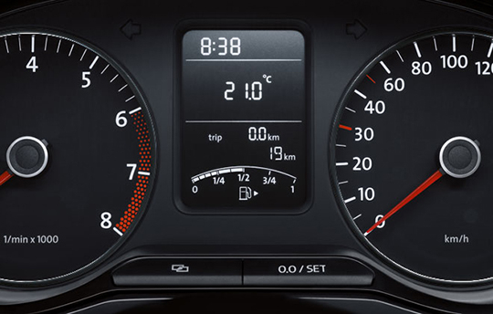 Какво означават червените отметки на скоростомера на автомобила