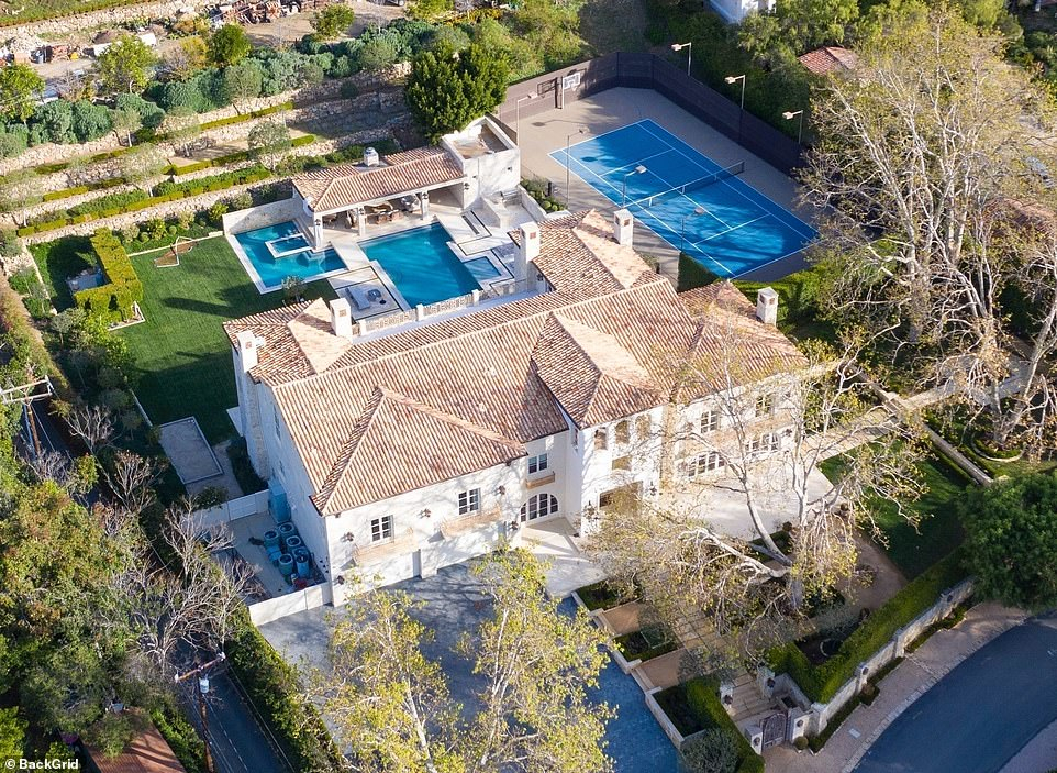 Уникални СНИМКИ от луксозното имение за 7 млн. долара, което Хари и Меган искат да купят 