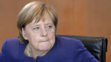 Меркел претърпя невиждан досега удар в Хамбург 