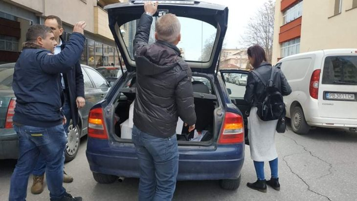 Вижте как извеждат арестуваната шефка на Басейнова дирекция-Пловдив СНИМКИ