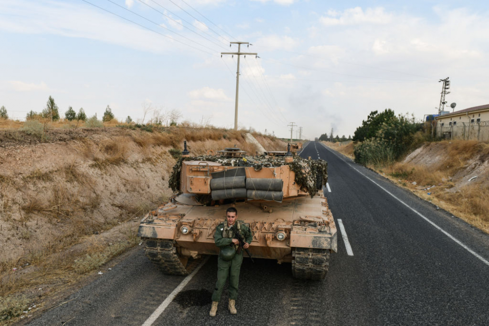 Голям турски конвой навлезе в Сирия и попадна под масирани удари ВИДЕО