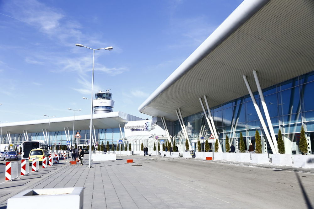 Семейство, прибрало се от Айндховен вчера, е създало паниката на летище "София"