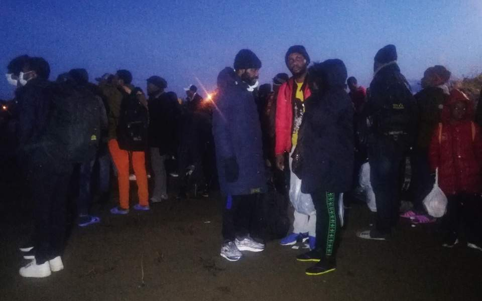 Командващият на гръцката армия пристигна на турската граница заради тумбите бежанци ВИДЕО