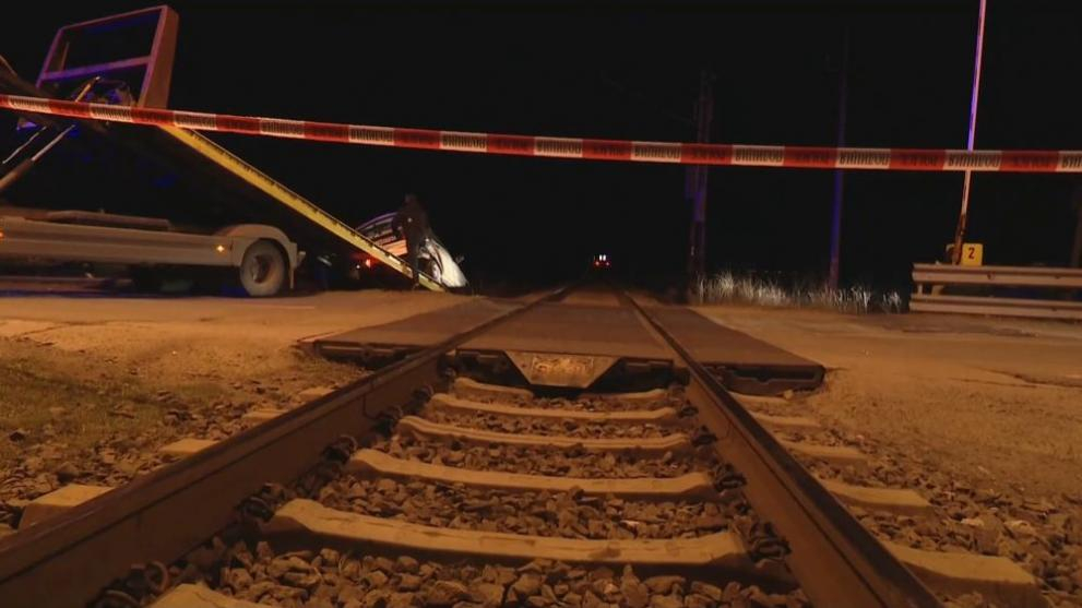 Страшна трагедия с влак и кола на жп прелез до село Енчовци!