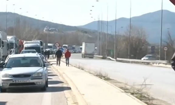 Зверска тапа на гръцката граница! За влизане в България се чака 4 часа