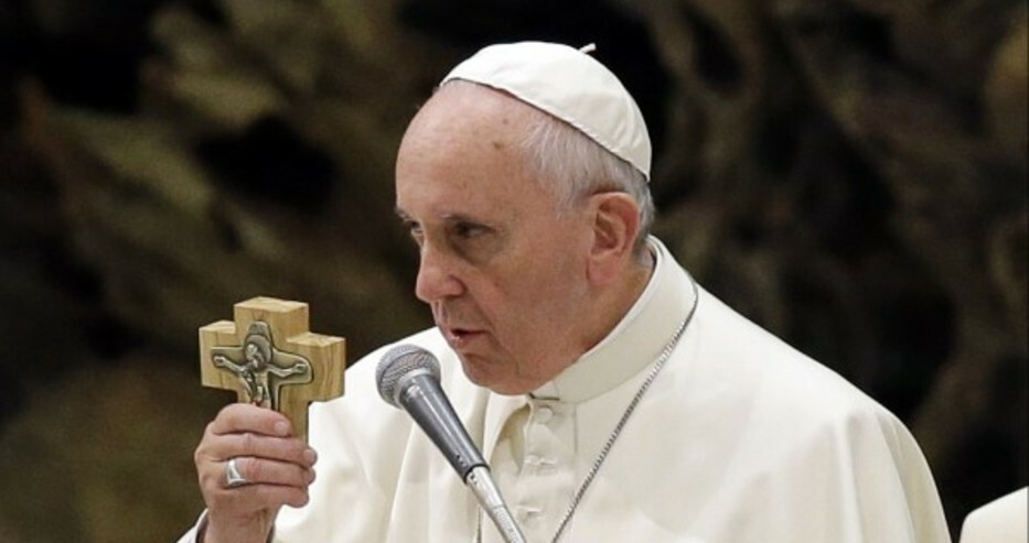 Още объркващи новини около болния папа Франциск 