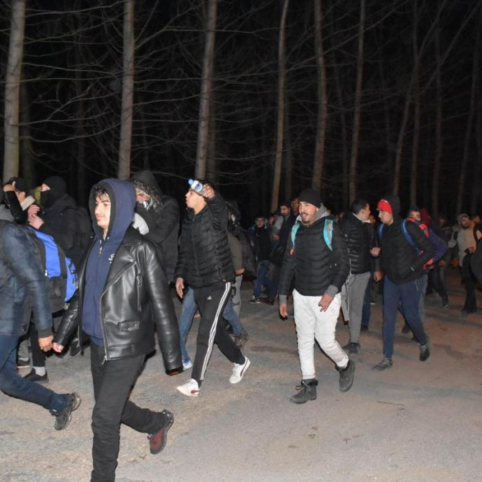 Турски министър: Още 100 хиляди мигранти се стичат към Одрин!