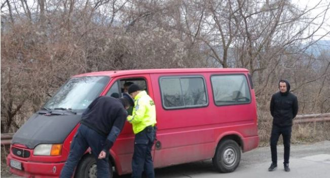 Специализирана полицейска операция в село Оброчище СНИМКИ