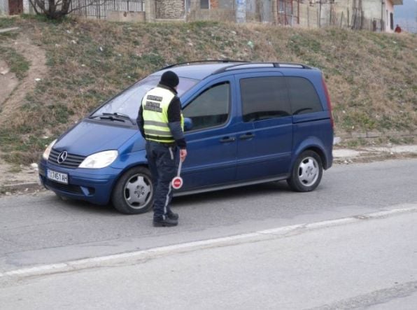 Специализирана полицейска операция в село Оброчище СНИМКИ